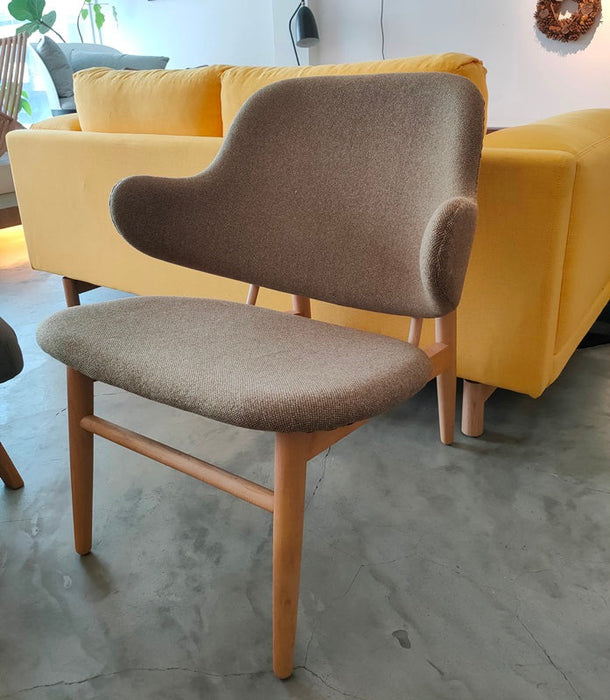 White Hedvif Chair - Timeless Design