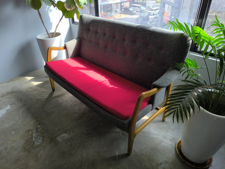 Berlin Love Seat