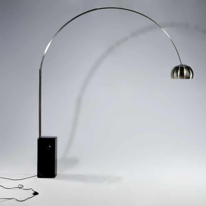 Maya Floor Lamp - Timeless Design